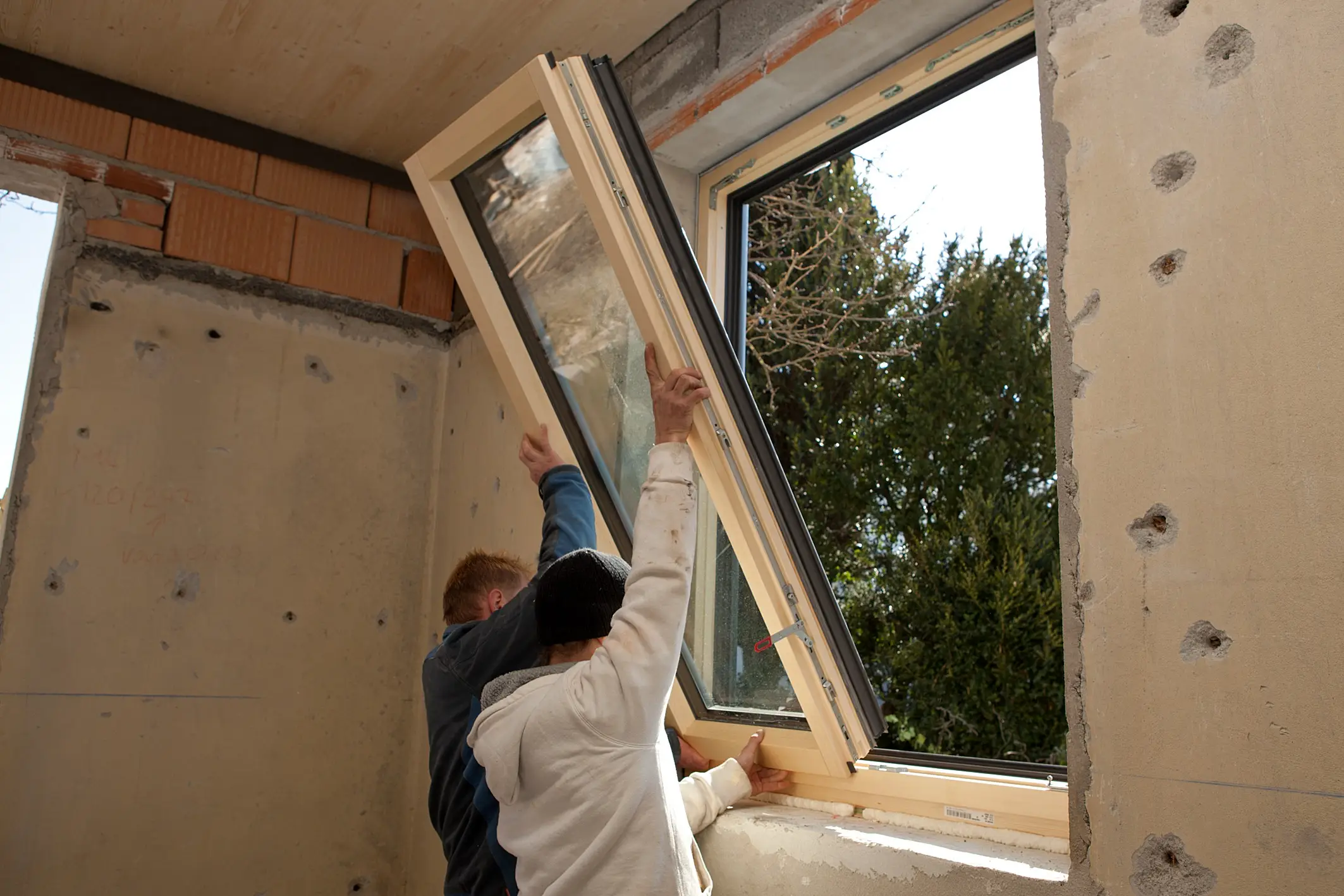 Der Fenstertausch wird idealerweise gemeinsam mit der Fassadendämmung durchgeführt – dadurch können die Anschlüsse optimal und wärmebrückenfrei ausgeführt werden.